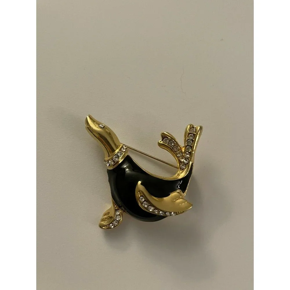 Novelty Pin Gold Black Jewels Seal Pin D11